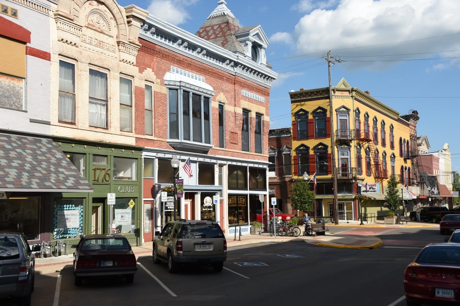 How do leaders improve our communities? Two former mayors have an idea